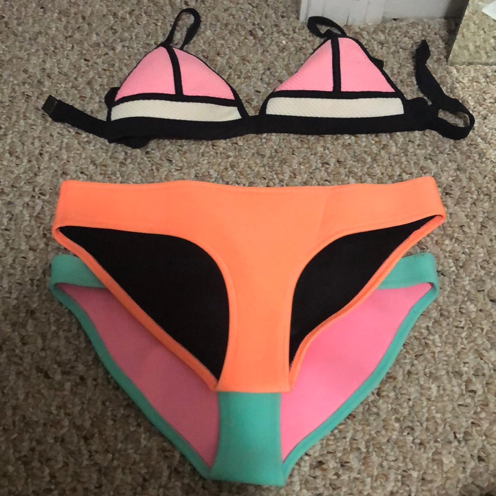 Triangl top and two bottoms
